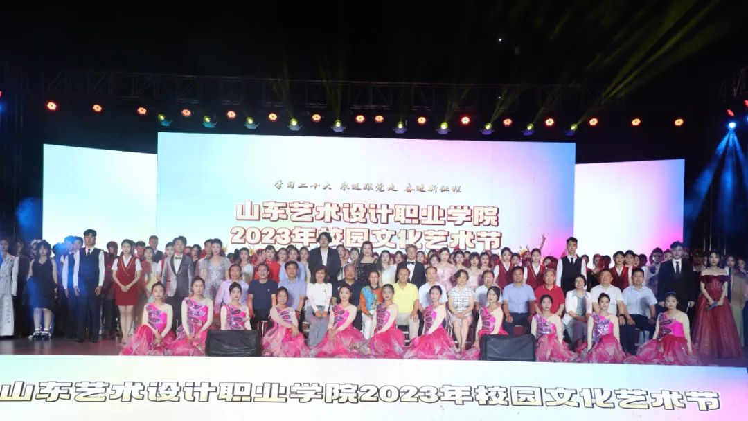 我校舉辦“學(xué)習(xí)二十大，永遠(yuǎn)跟黨走，奮進(jìn)新征程”校園文化藝術(shù)節(jié)
